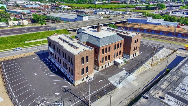 Building Photo - Super Studio Fun-geon