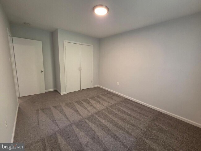 Building Photo - 15040 Cherrywood Dr