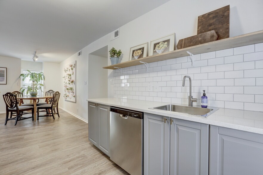 Building Photo - 352 5th Street NE