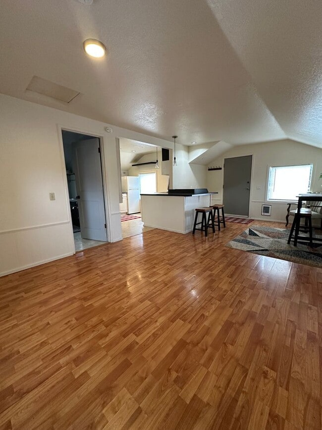 Building Photo - Cozy 2 bedroom 1 bathroom home in Everett!