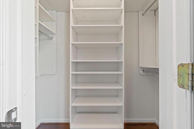 Building Photo - 5272 Maris Ave