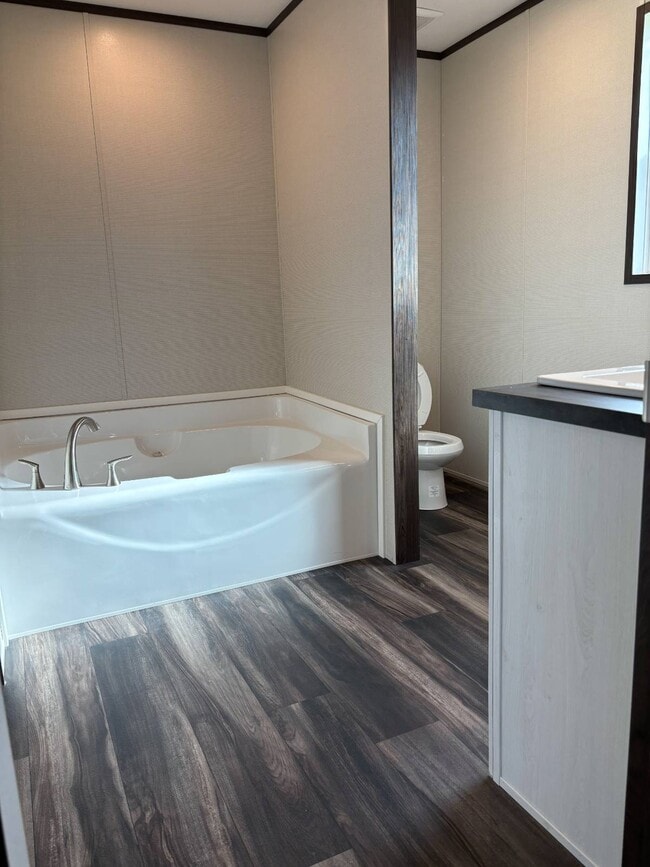 Building Photo - 14142 Lorraine Rd