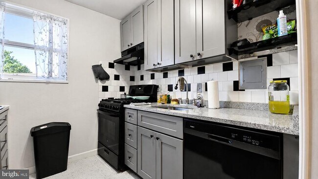 Building Photo - 3839 Hamilton St