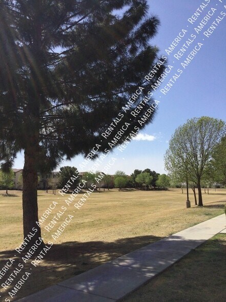 Building Photo - 906 S Annie Ln