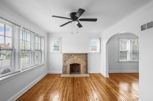 Building Photo - 6026 N Pointe Blvd