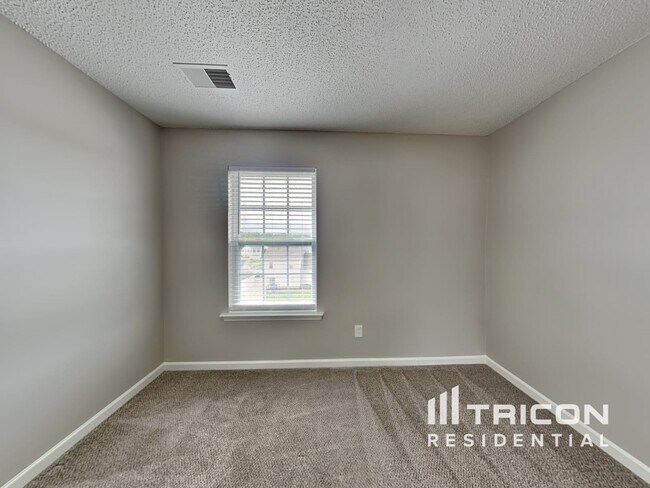 Building Photo - 2208 Ballingarry Dr