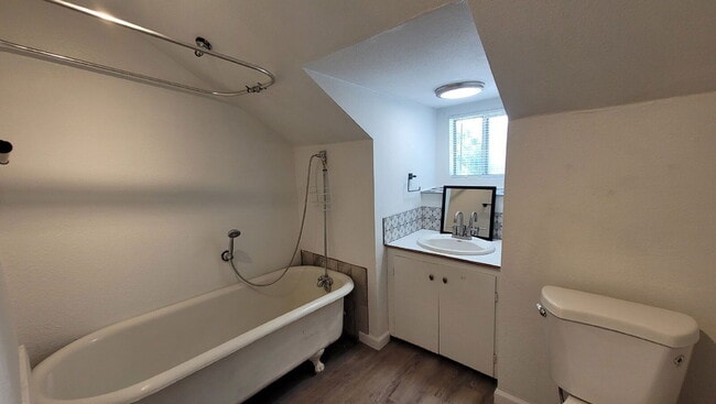 Building Photo - 368 E Dean Ave