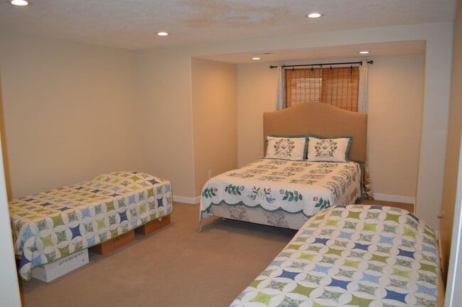 Building Photo - Luxurious 4-Bedroom Home with Mother-in-Law Suite