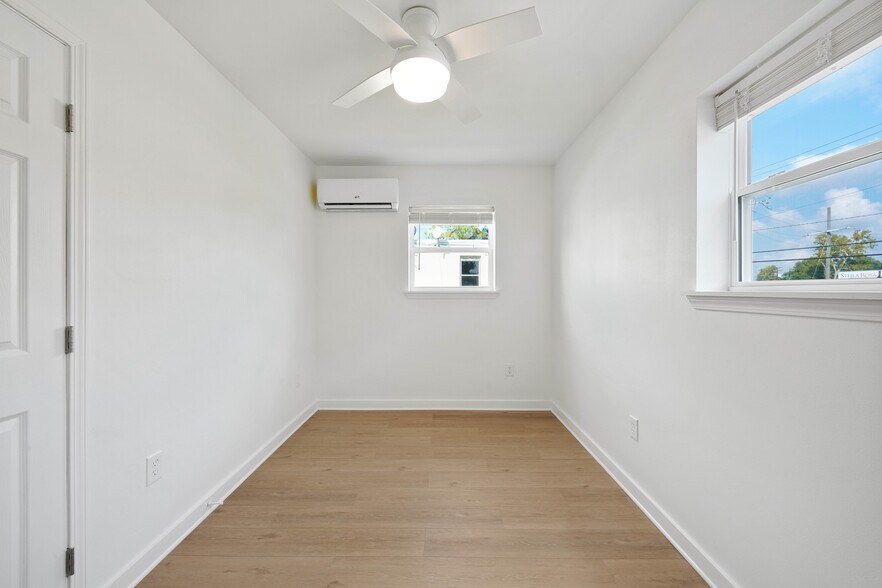 Building Photo - 2927 Nicholson Dr