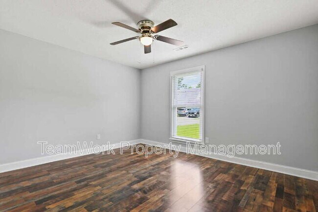 Building Photo - 313 Clearwater Dr