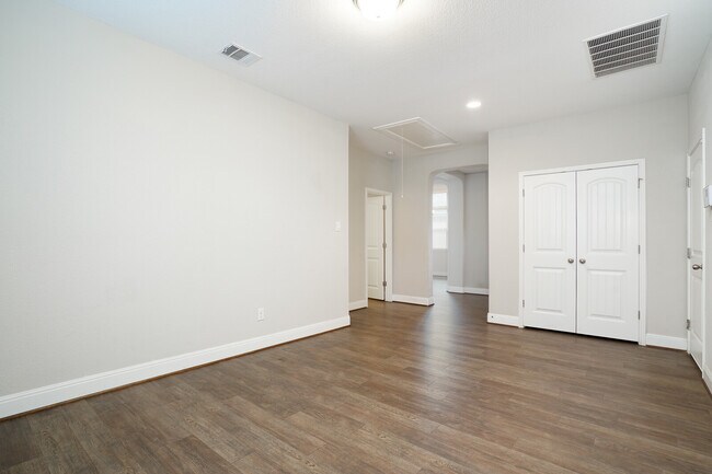 Building Photo - 8007 Cibolo Valley