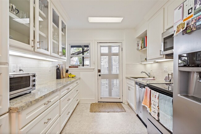 Building Photo - 2324 Goldsmith St