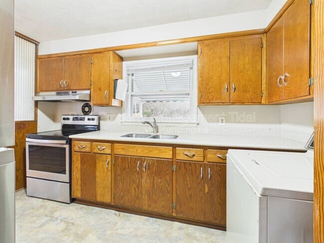 Building Photo - 47 Beaconsdale Ln