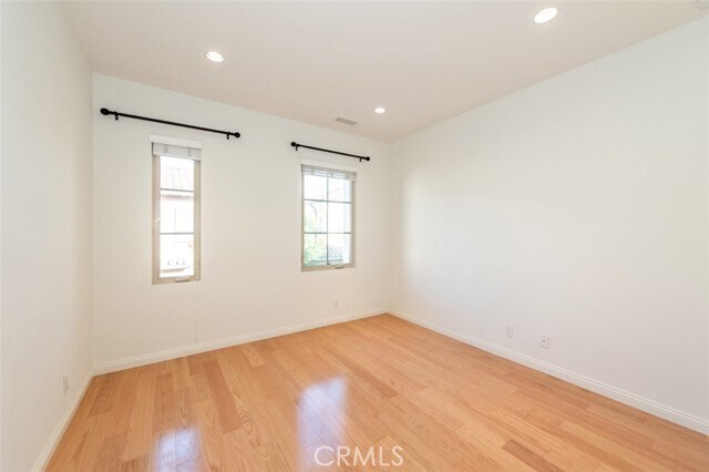 Building Photo - 83 Bianco