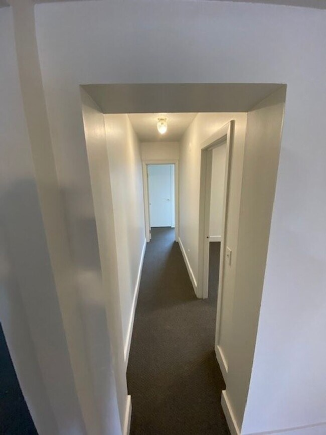 Building Photo - 2 Bedroom, Townhomes for rent in Urbandale, IA