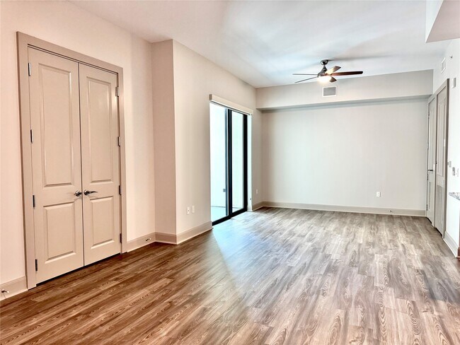 Building Photo - 9787 Katy Fwy