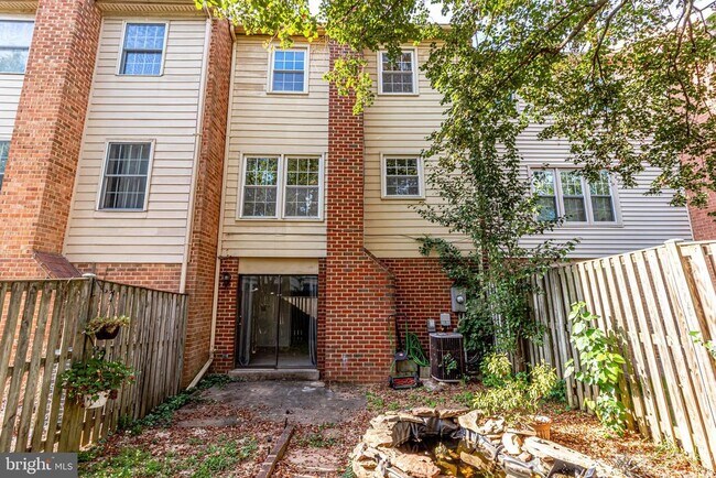 Building Photo - 9911 Whitewater Dr