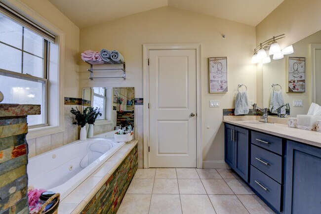 Building Photo - 1625 Paterson Plank Rd