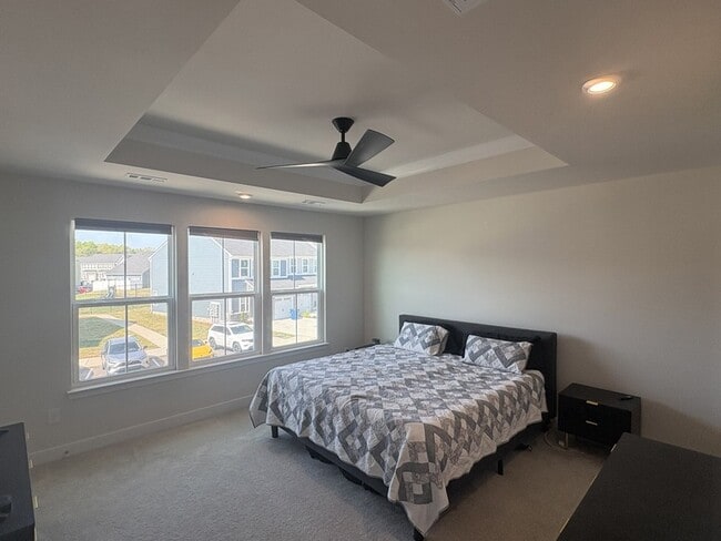 Building Photo - 733 Lipizanner Ln