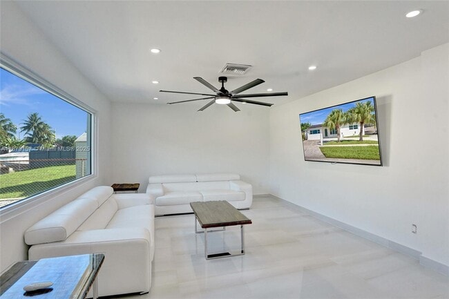 Building Photo - 4530 SW 34th Dr