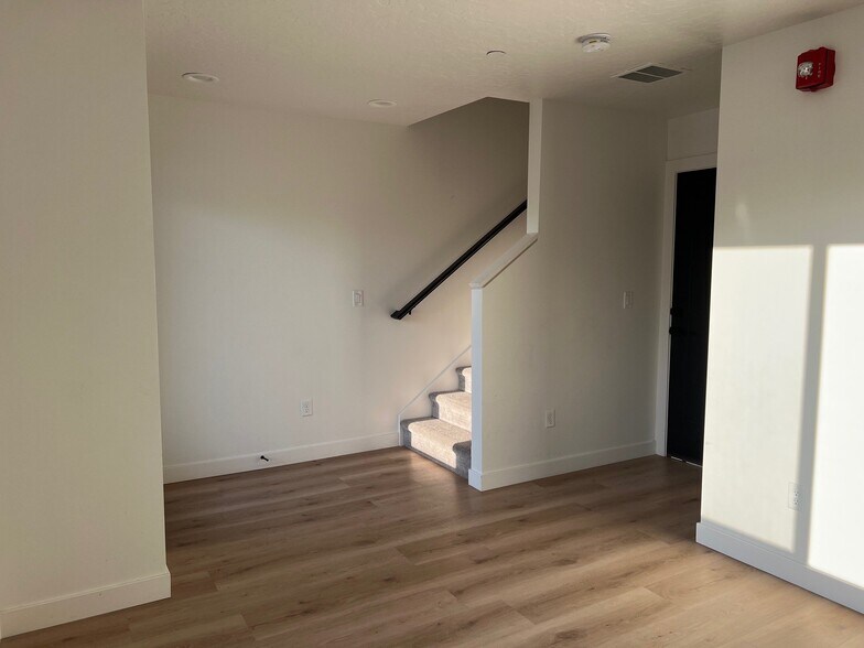 Building Photo - 351 W 800 N