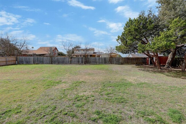 Building Photo - 1703 Holly Trail