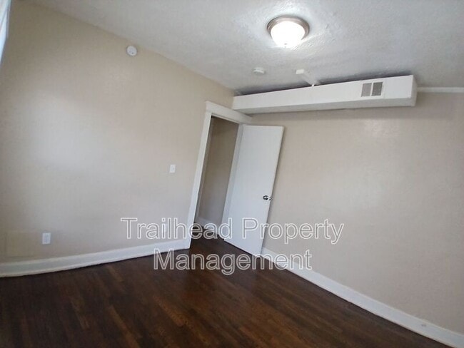 Building Photo - 104 N Indiana Ave