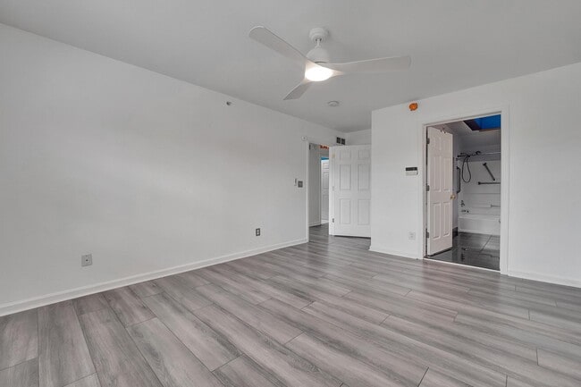Building Photo - 17034 Farmington Rd