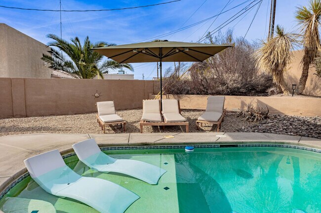 Building Photo - 3921 Aloha Ln