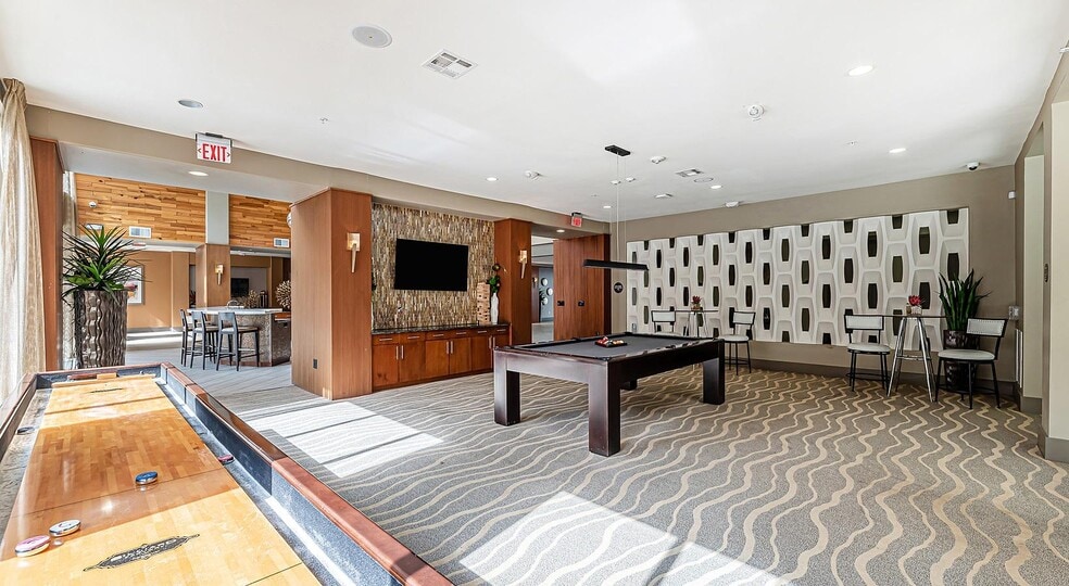 Building Photo - 2626 Fountain View Dr