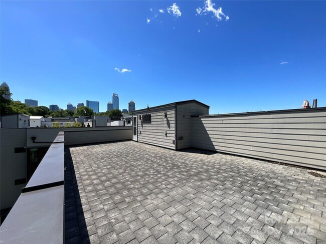Building Photo - 1012 Westbrook Dr