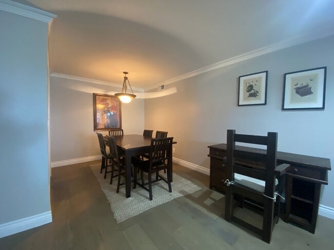 Building Photo - PRIME HOLLYWOOD CONDO!!! 2 Bed/2 Bath LUXURY LIVING!