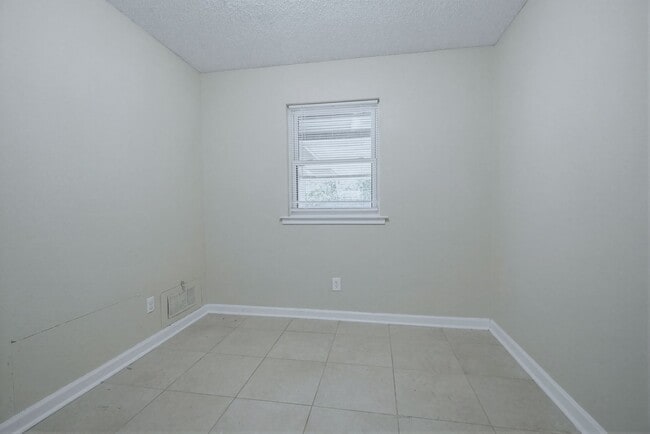 Building Photo - 5471 Buena Vista Ave