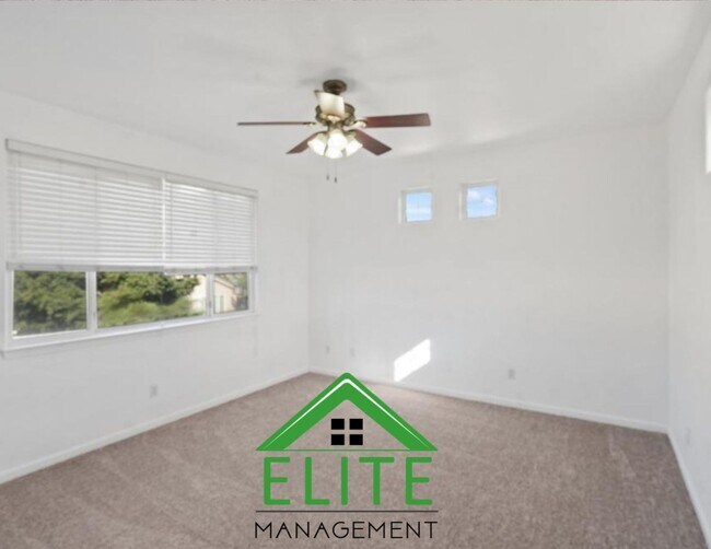 Building Photo - **Spacious 4-Bedroom, 2.5-Bath Home with L...