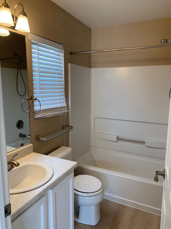 Building Photo - Open floorplan in Stetson Hills Rancher!