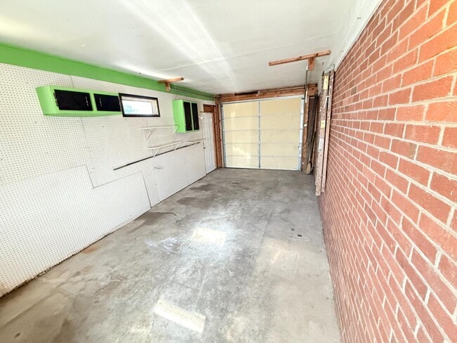 Building Photo - 1325 Longfellow Dr