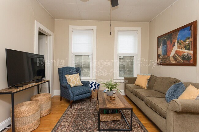 Building Photo - 713 26th Ave S