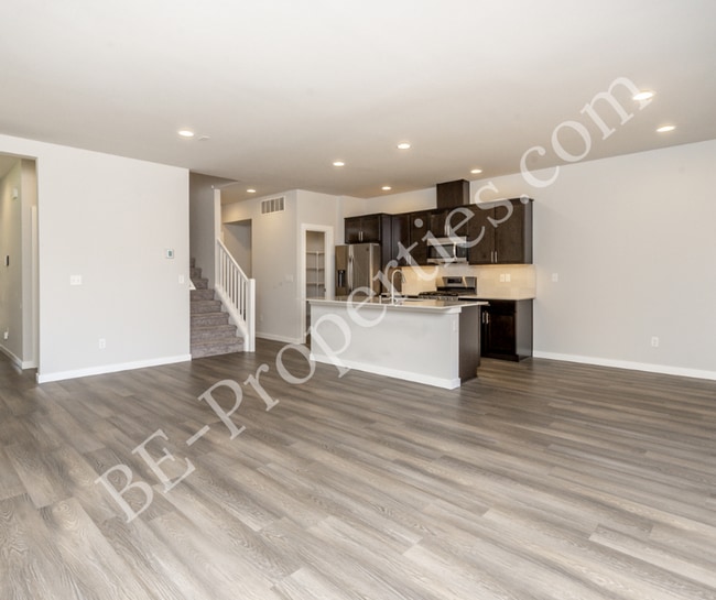 Building Photo - Lovely 4 bedroom 2.5 bathroom Tehaleh Home