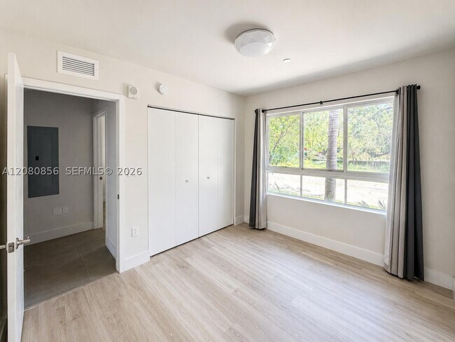 Building Photo - 2555 NE 193rd St