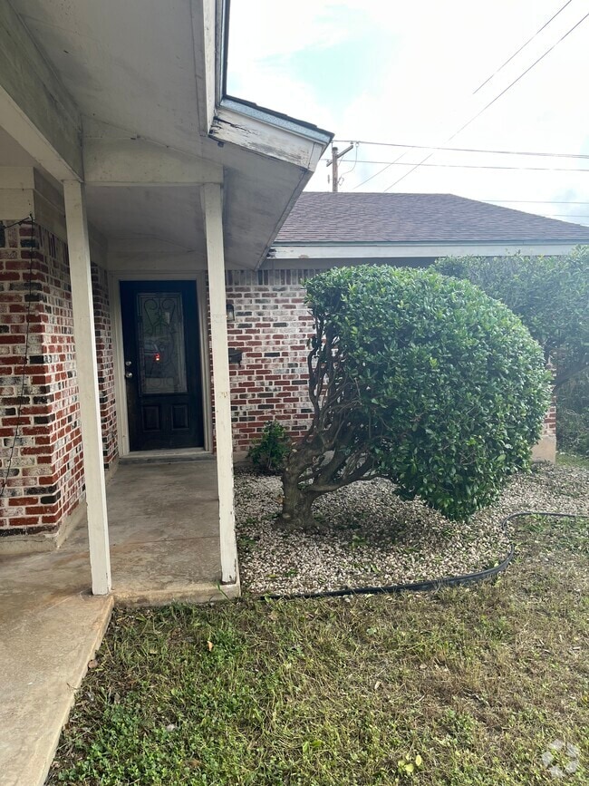 Building Photo - 1508 Valleyridge Dr