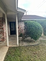 Building Photo - 1508 Valleyridge Dr