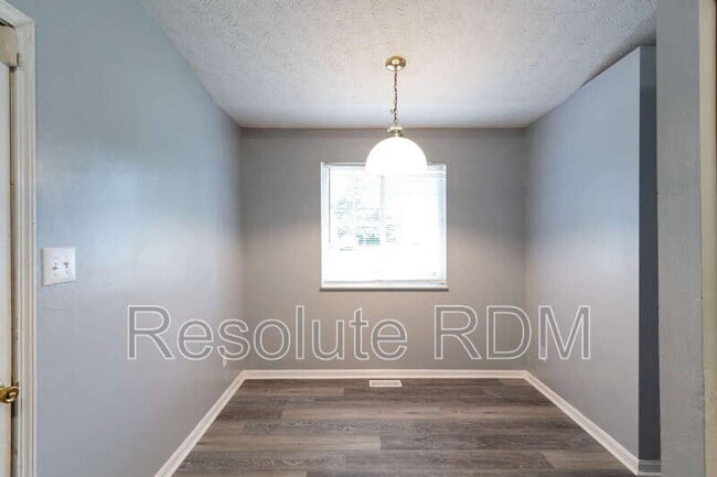 Building Photo - 3826 Ireland Dr