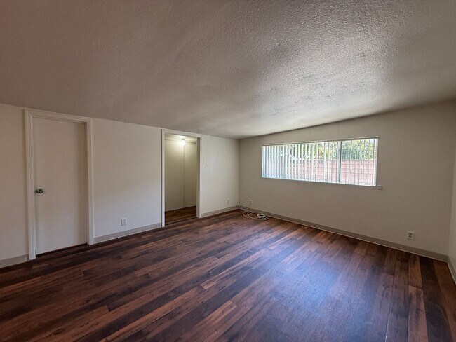 Building Photo - 124 E Sunset Ave