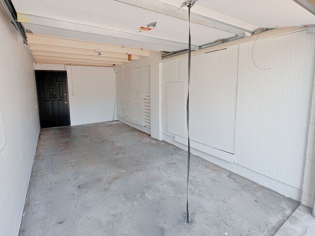 Building Photo - Newly Renovated 3 Bed, 2 Bath Home w/ Huge Fenced Yard