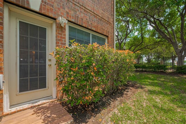 Building Photo - 4160 Greystone Way