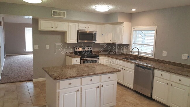 Building Photo - 637 Lookout Trail