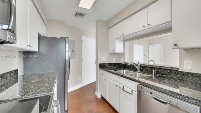 Building Photo - 2475 Brickell Ave