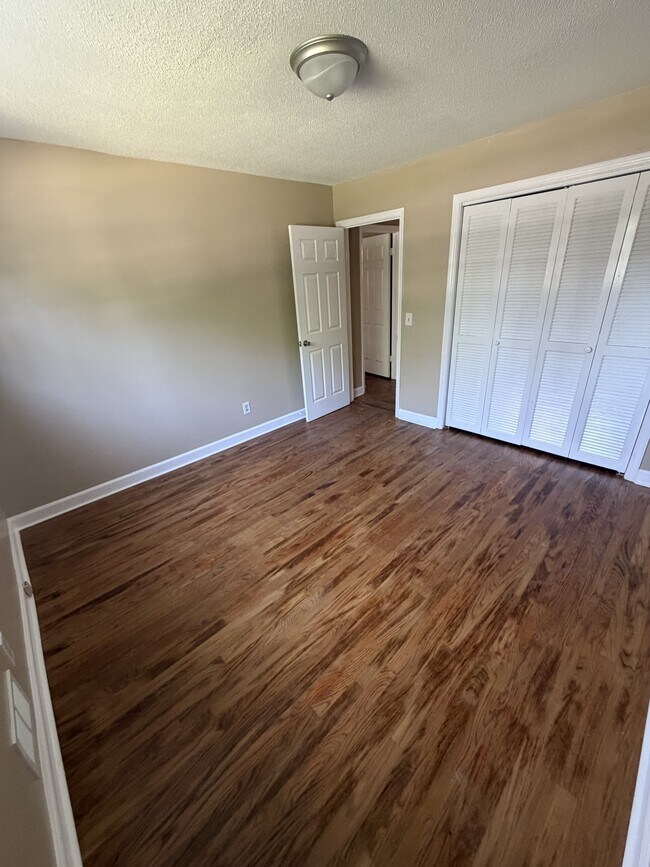 Building Photo - 3208 Downes Grove Rd