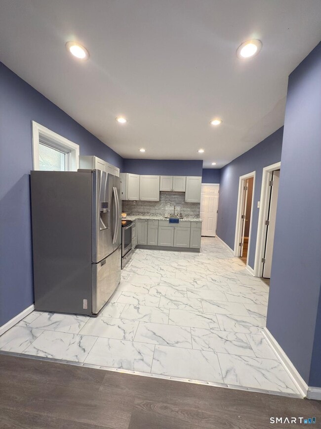 Building Photo - 185 Read St