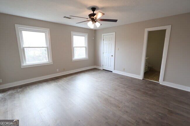 Building Photo - 1985 Briarcliff Rd